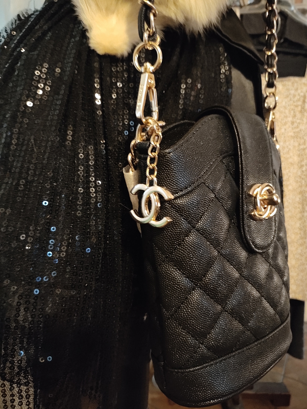 Black Diamond Quilted Leather Shoulder/Crossbody Bag with Gold Hardware